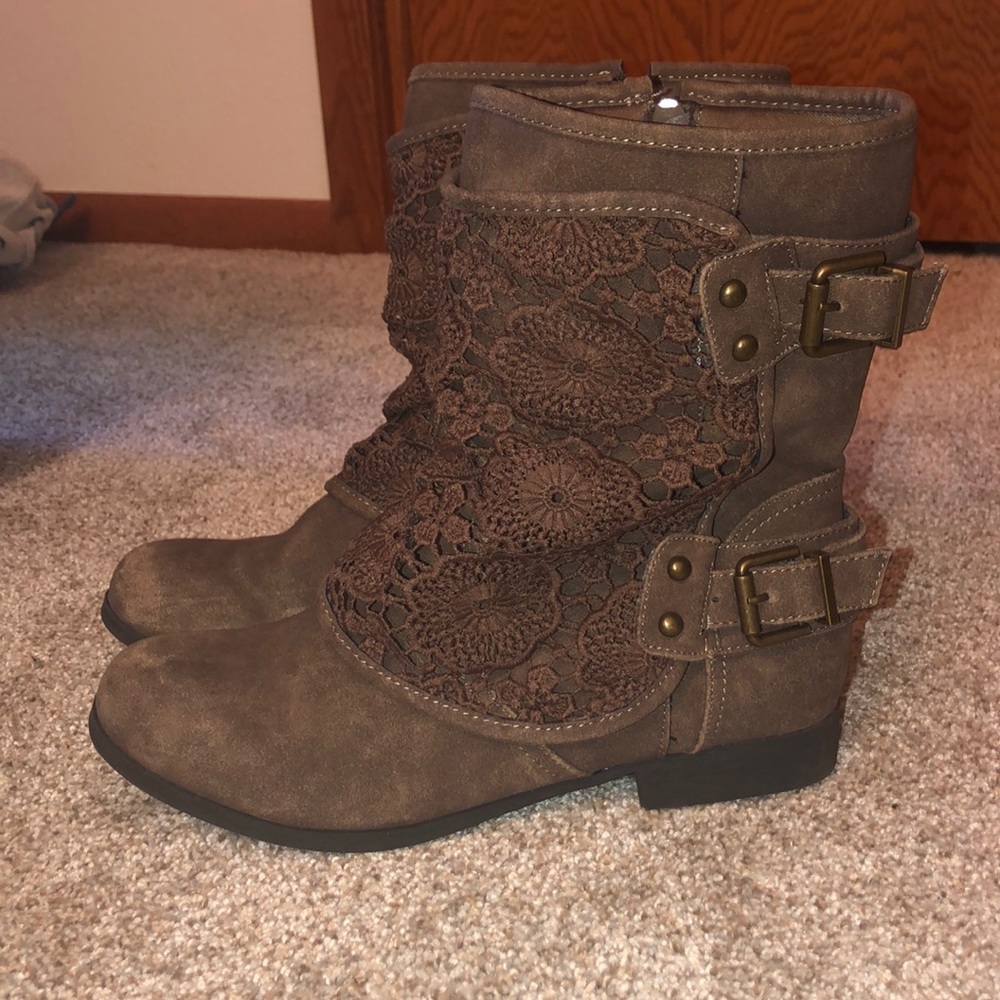 Brown floral laced boots